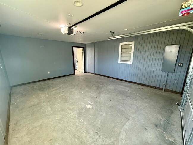 Building Photo - 9015 Puritan Way