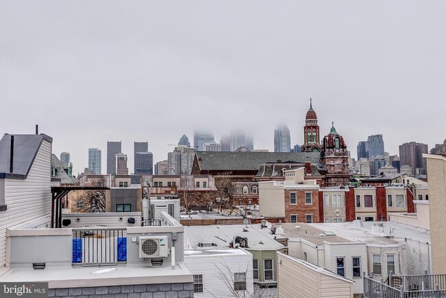 Building Photo - 2022 Kimball St