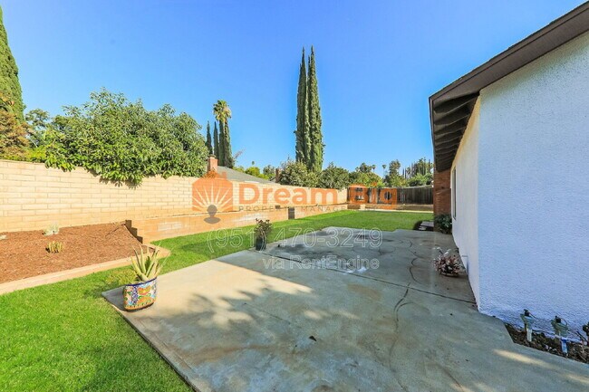 Building Photo - 2877 Sandberg St