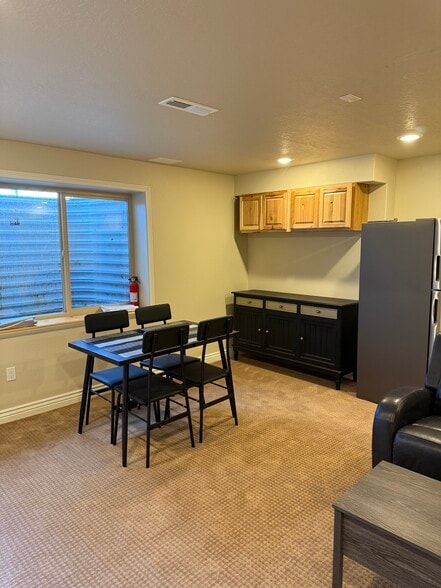 Building Photo - 1213 E St Josephs St