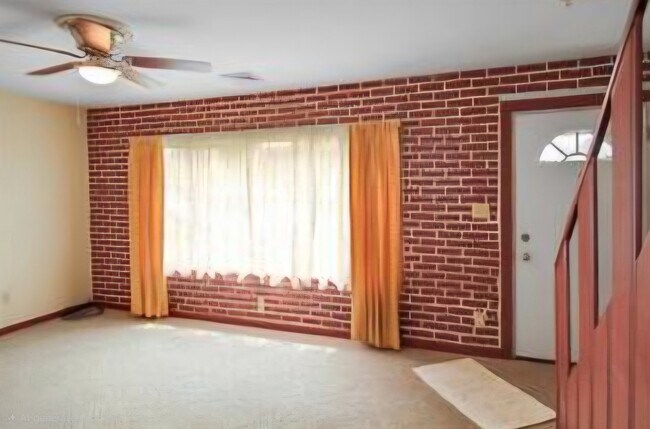 Building Photo - 610 El Hatco Dr