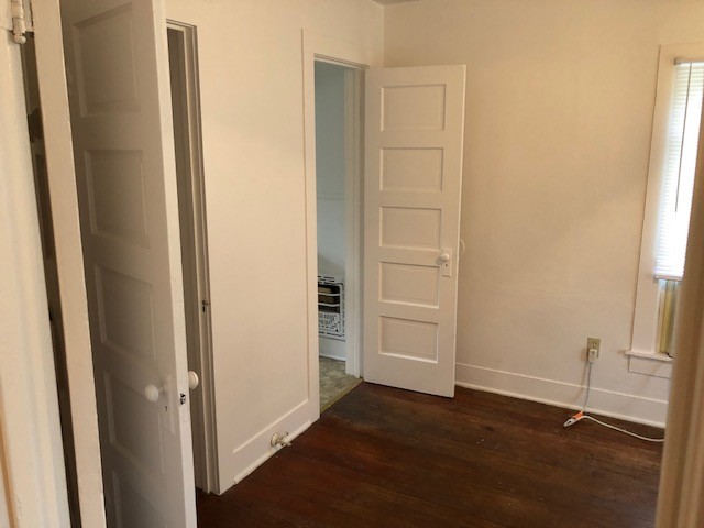 bedroom - 302 W Chauncy St