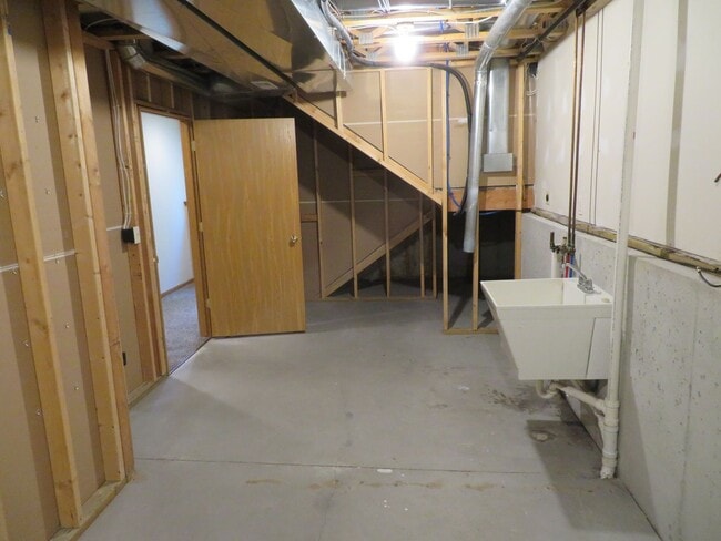 Building Photo - Raco 130/134 Nordic