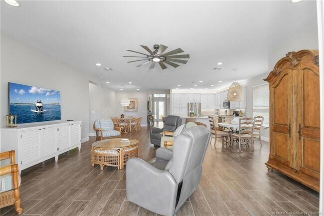 Building Photo - 11933 SW Coral Cove Pkwy
