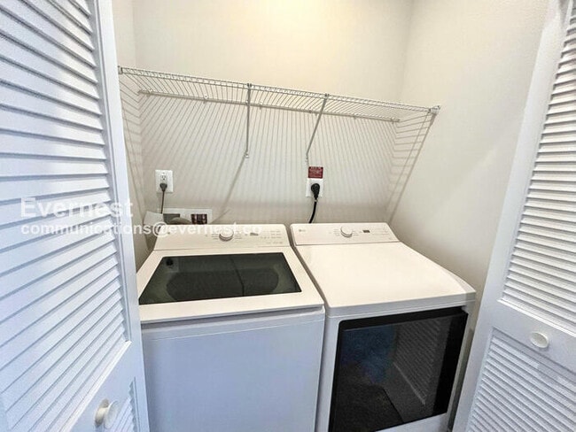 Building Photo - PROMO: Get $500 Off First Full Month’s Rent!/3 Bed/2.5 Bath Townhome with Garage / Available Now!