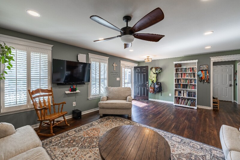 Building Photo - 240 Roper Dr