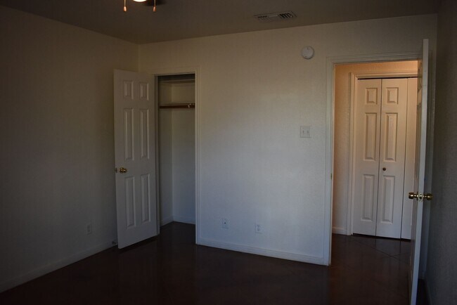 Building Photo - 3503 Dustin Ct