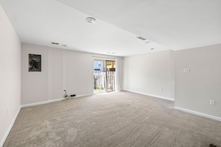 Building Photo - 3509 Coxcomb Mews