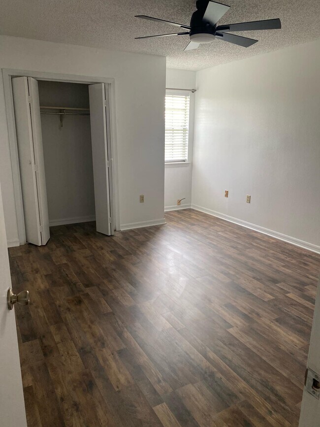 Building Photo - 1413 Central Ave