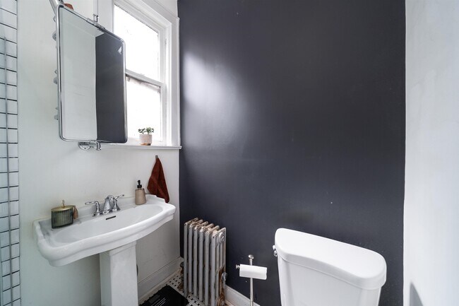 Building Photo - 27 Thorne St