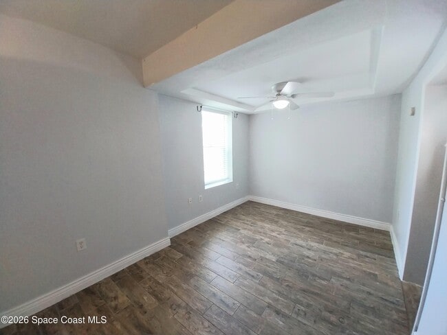 Building Photo - 1390 S Park Ave