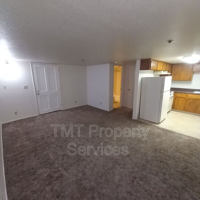 Building Photo - 1021 H St