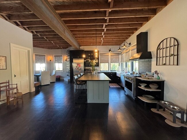 Building Photo - 57 Taconic Rd