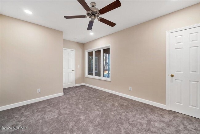 Building Photo - 11 Whisper Lake Dr