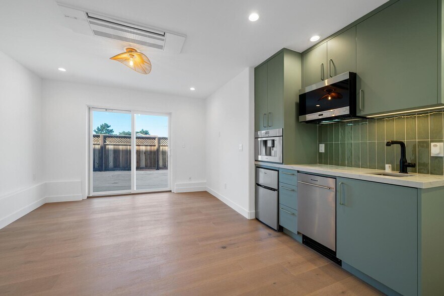 Building Photo - 1815 35th Ave