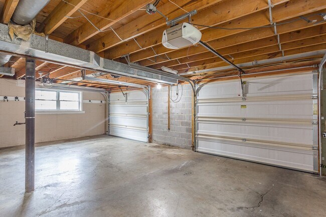 Building Photo - 4 Bedroom Rental in East Brainerd!