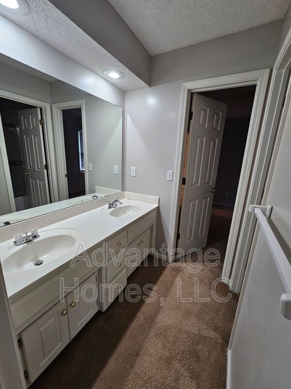 Building Photo - 14117 Parkhill Ln