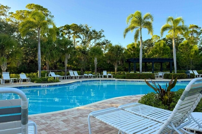 Building Photo - Spacious 3-Bed, 2-Bath Pool Home in Planta...