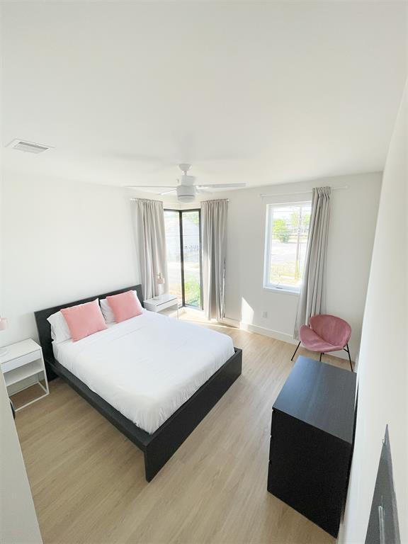 Building Photo - 2709 E 5th St.