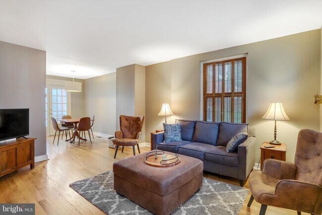 Building Photo - 2803 S Columbus St