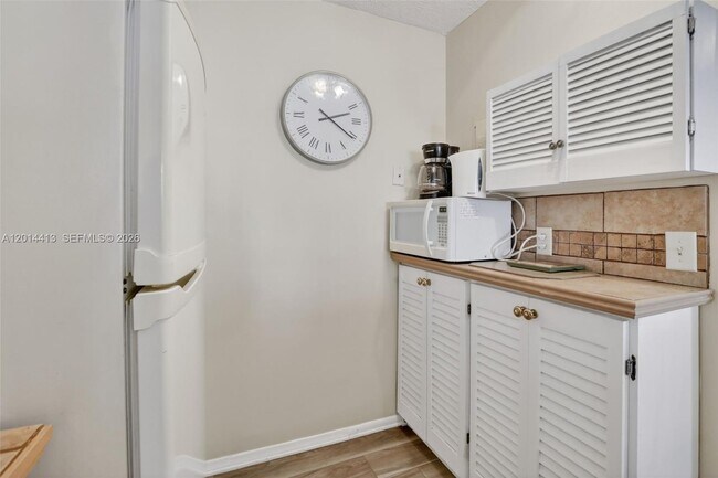Building Photo - 1817 S Ocean Dr