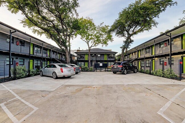 Building Photo - 1218 Jackson Blvd