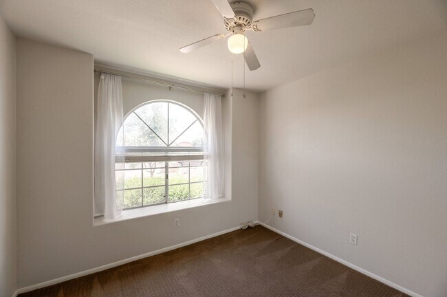 Building Photo - Stylish 3-Bedroom Home with Pool in Phoenix