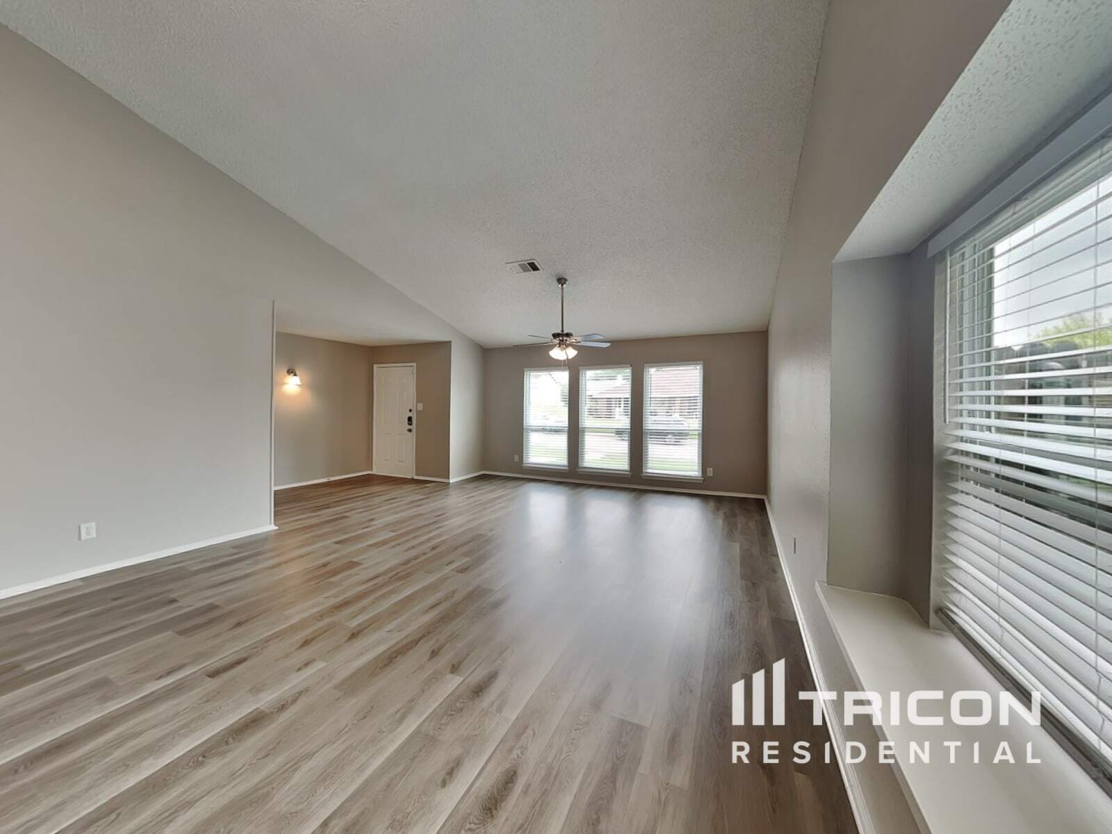 Building Photo - 1040 Twin Falls Dr