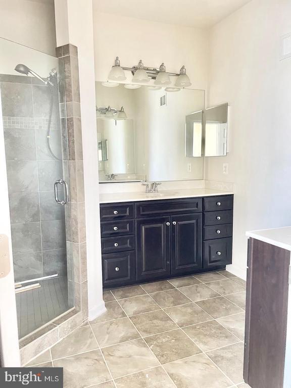 Building Photo - 43913 Centergate Dr