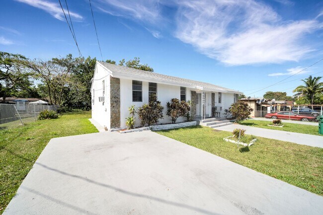 Building Photo - 2750 NW 60th St