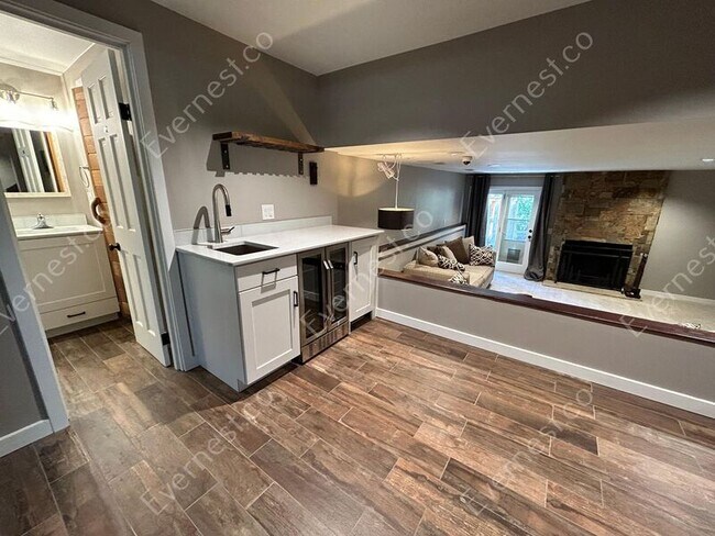 Building Photo - 4891 W Chippewa Dr