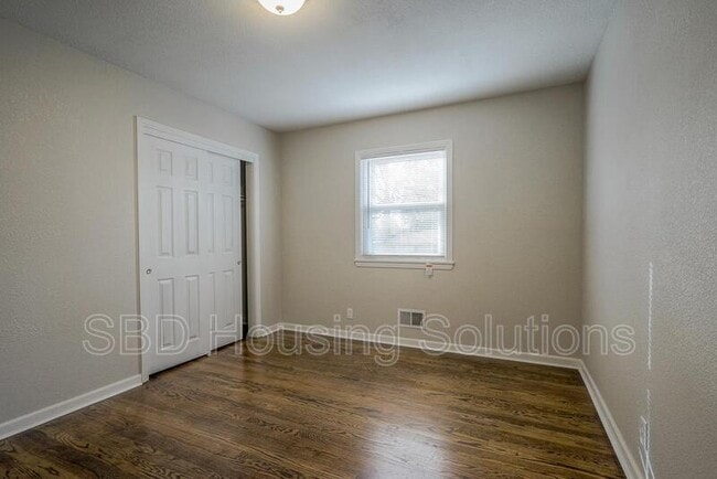 Building Photo - 9404 E 80 Terrace