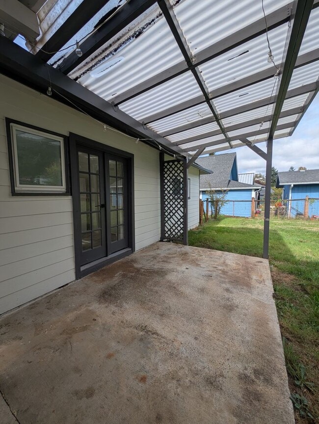 Building Photo - Adorable Four Bedroom w/ Fenced Yard Avail...