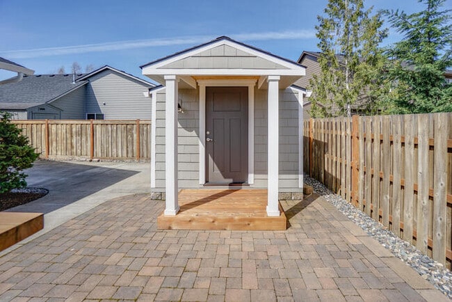 Building Photo - BEAUIFUL RAMBLER IN SOUTHVIEW HEIGHTS