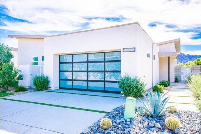 Building Photo - 77467 Huntley Dr