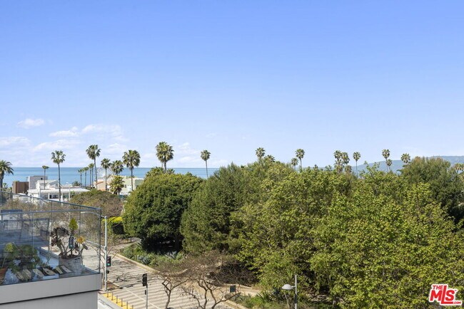 Building Photo - 1705 Ocean Ave