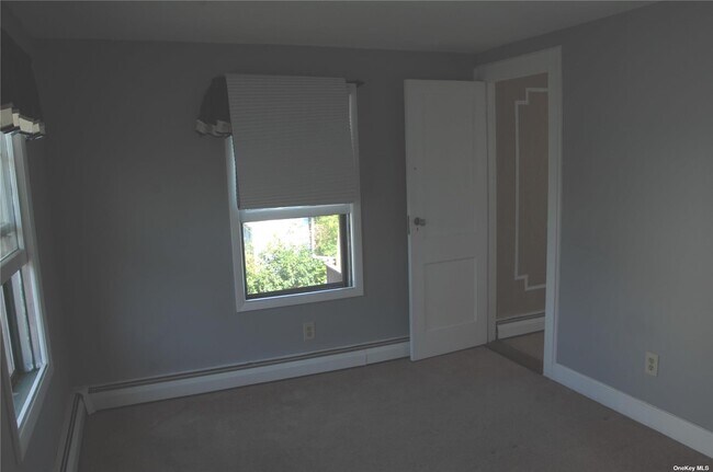 Building Photo - 557 E Market St