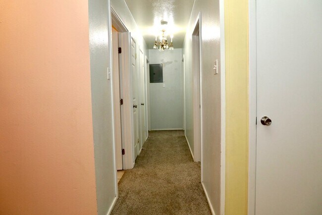 Building Photo - 3420 Fairlane Ave