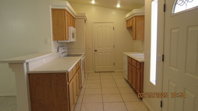 Building Photo - 2759 Palisades Dr