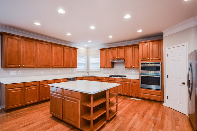 Building Photo - 2408 Hyde Park Ct