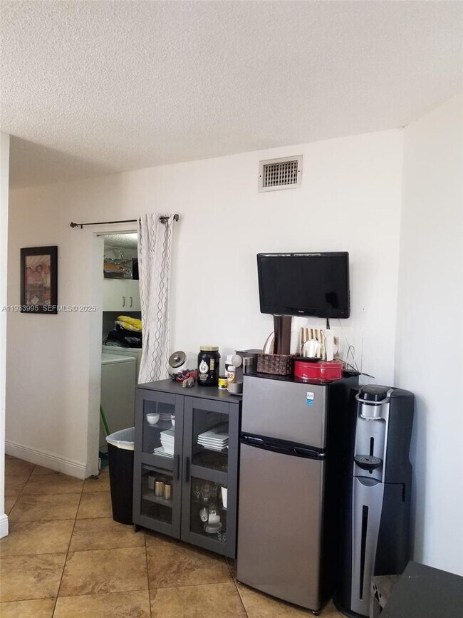 Building Photo - 9535 SW 148th Ave Cir E