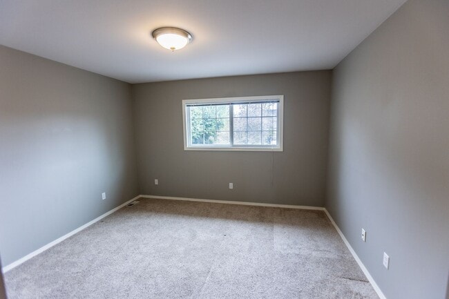 Building Photo - Beautiful 2 Bed 2.5 Bath Townhome in Kent