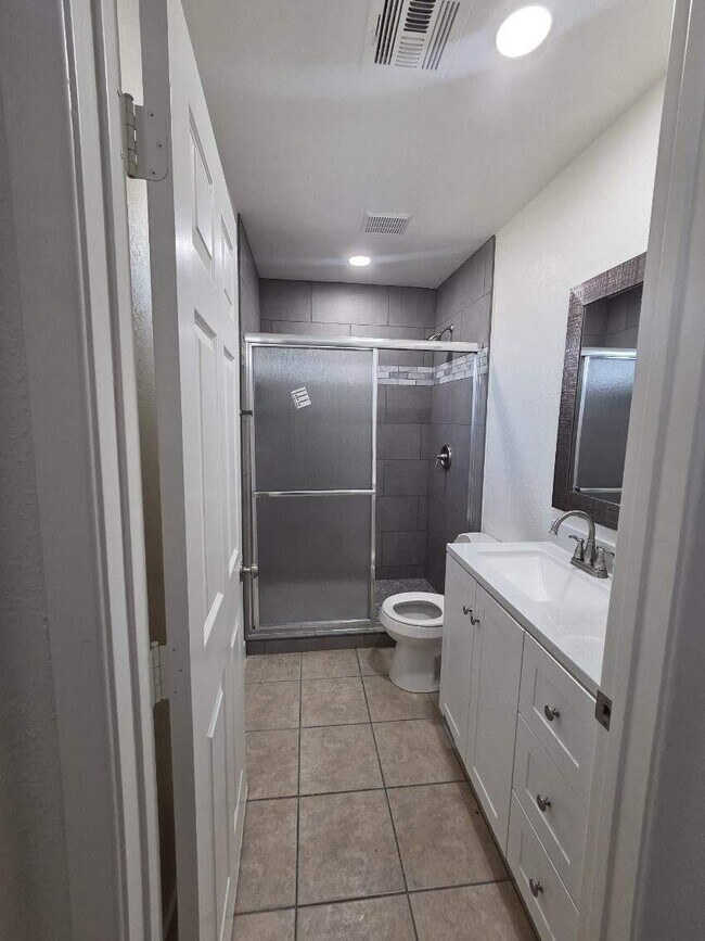 Building Photo - 9425 Vista Del Valle