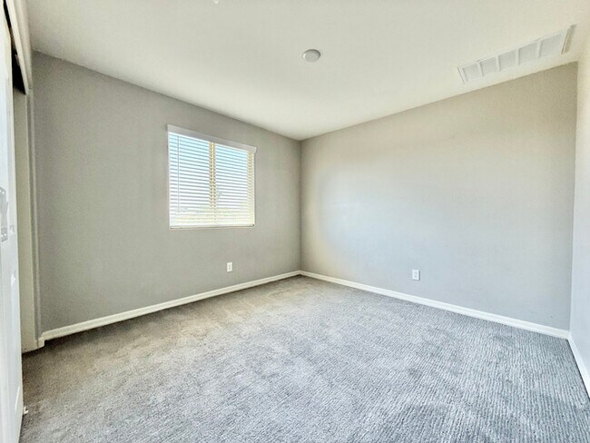 Building Photo - Spectacular 4-Bedroom, 2.5 Bathroom Home in Glendale!!