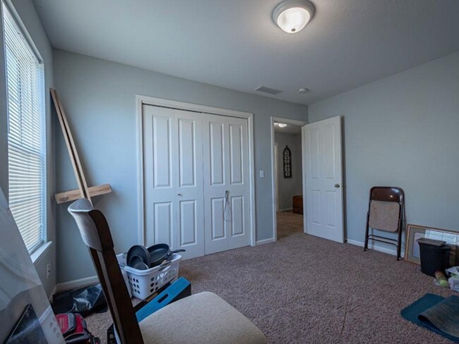 Building Photo - 3 bedroom 3 bath in Shawnee Heights