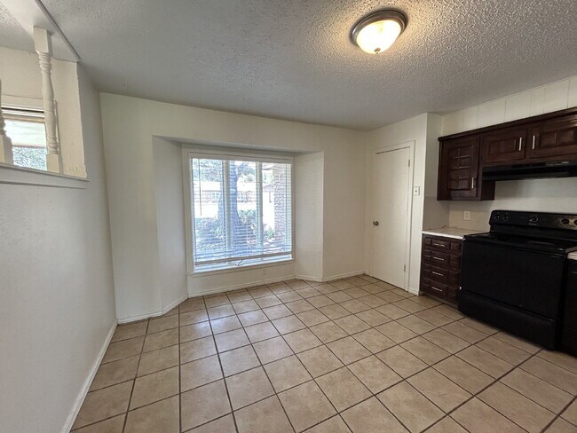 Building Photo - Charming 3-Bedroom Lubbock Home with Cozy ...