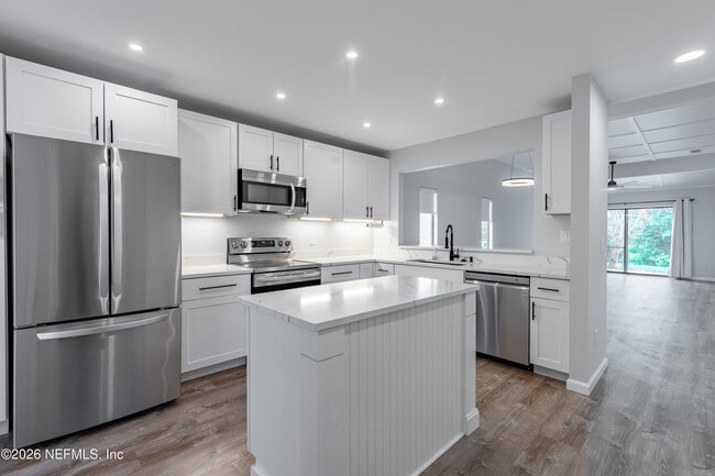Building Photo - 8118 Baymeadows Cir E