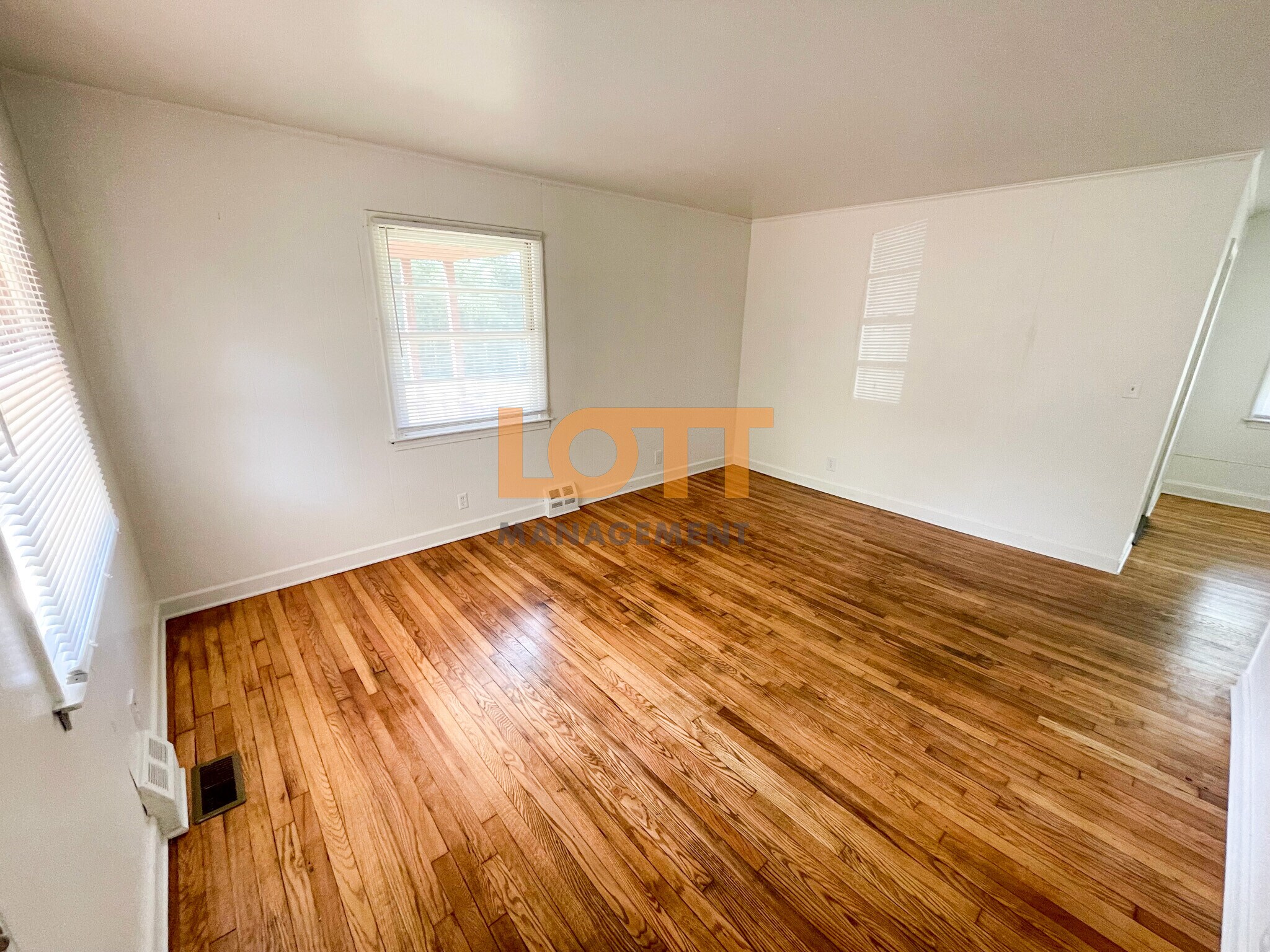 Building Photo - 117 Mayo Dr