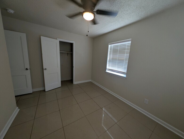 Building Photo - 717 S Midwest Blvd