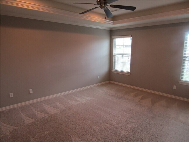 Building Photo - 4200 SW Rhinestone Blvd